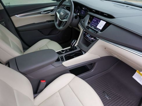 Used 2021 Cadillac XT5 Premium Luxury w/ LPO, Floor Liner Package image 32