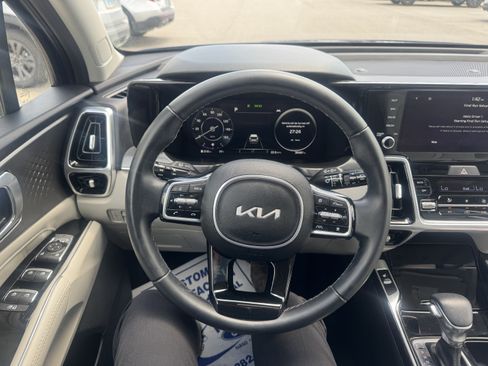 Used 2023 Kia Sorento SX AWD/4WD image 9
