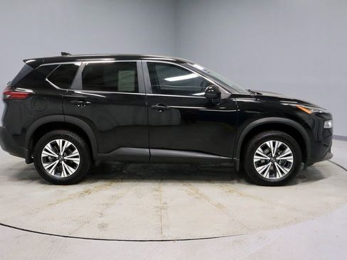 Certified 2022 Nissan Rogue SV image 5