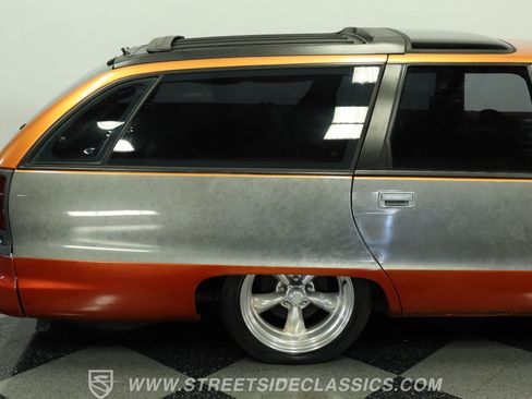 Used 1992 Oldsmobile Custom Cruiser RWD image 28