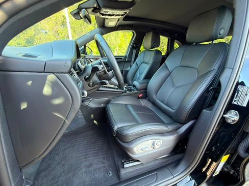 Certified 2026 Porsche Macan AWD/4WD image 5
