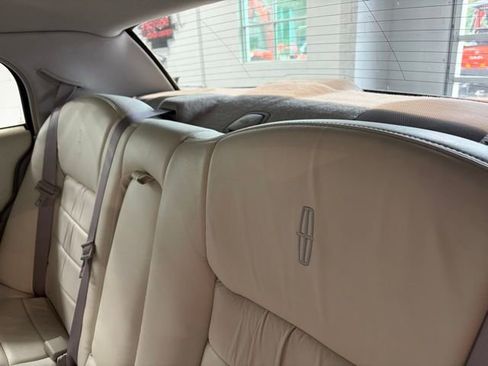 Used 2000 Lincoln Town Car Executive RWD image 19