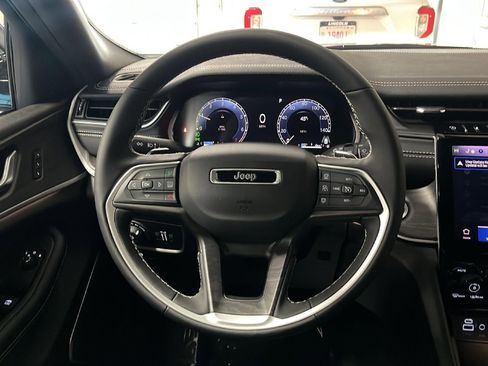 New 2025 Jeep Grand Cherokee L Limited image 17