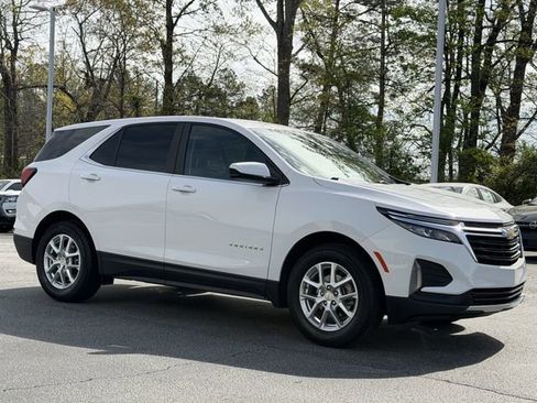 Used 2023 Chevrolet Equinox LT image 2