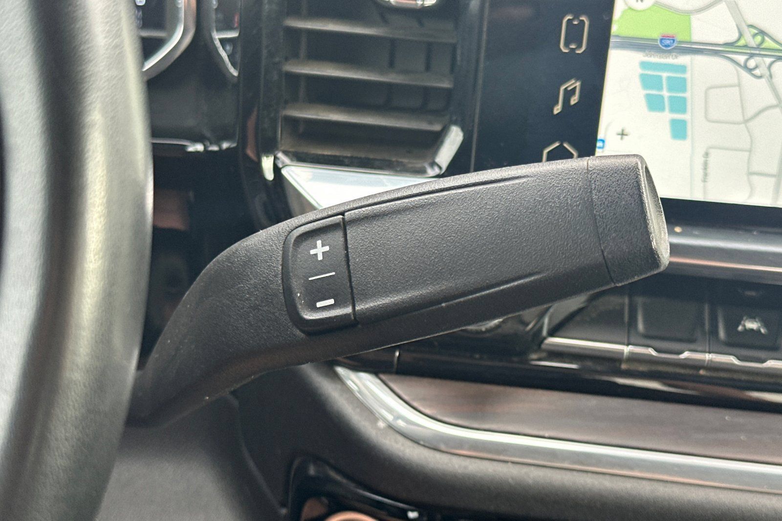 Used 2025 GMC Sierra 1500 SLT AWD/4WD image 31