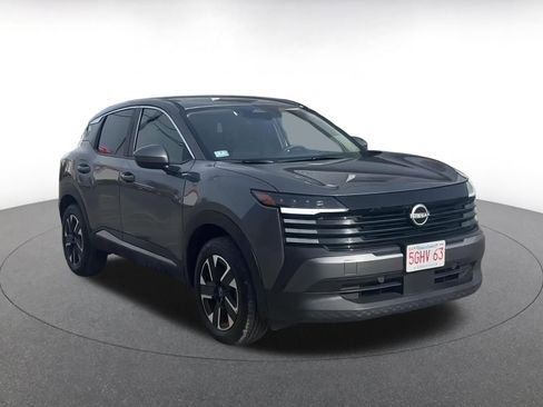 Used 2025 Nissan Kicks SV image 3