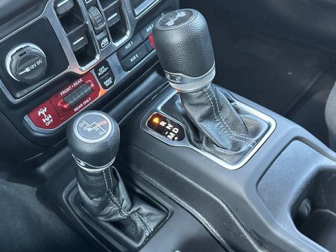 Used 2024 Jeep Wrangler Unlimited Rubicon AWD/4WD image 24