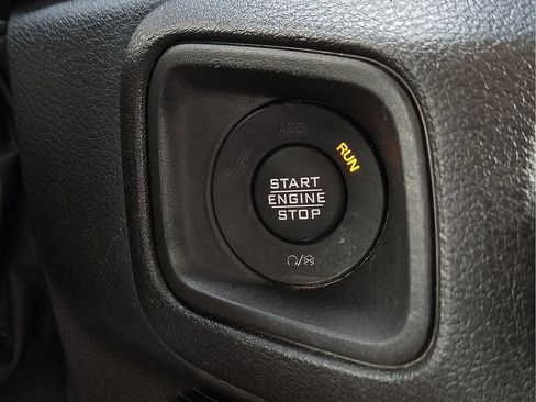Used 2024 Jeep Gladiator Sport AWD/4WD image 16