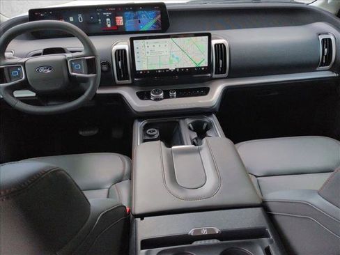 New 2025 Ford Expedition Active image 15