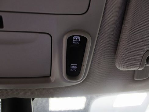 Used 2022 Chrysler Pacifica Limited image 38