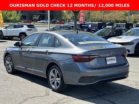 Used 2024 Volkswagen Jetta SE w/ Panoramic Sunroof Package FWD image 5