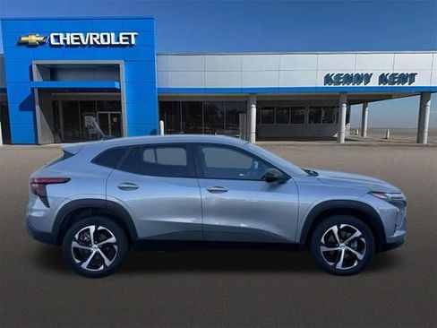Used 2025 Chevrolet Trax RS w/ Driver Confidence Package FWD image 3
