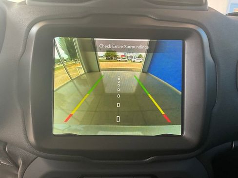 Used 2023 Jeep Renegade Latitude image 32