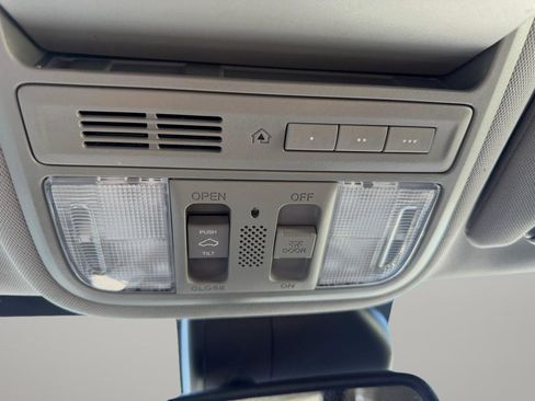 Used 2016 Honda Odyssey Touring Elite image 61