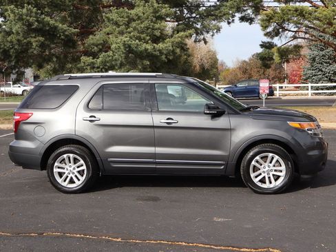 Used 2015 Ford Explorer XLT w/ Equipment Group 202A image 3