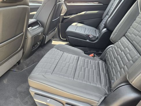 New 2026 Cadillac Escalade Platinum Luxury w/ LPO, Radiant Package AWD/4WD image 26