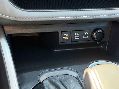 Used 2023 Toyota Highlander LE AWD/4WD image 21