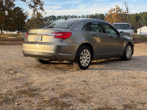 Used 2013 Chrysler 200 LX image 7
