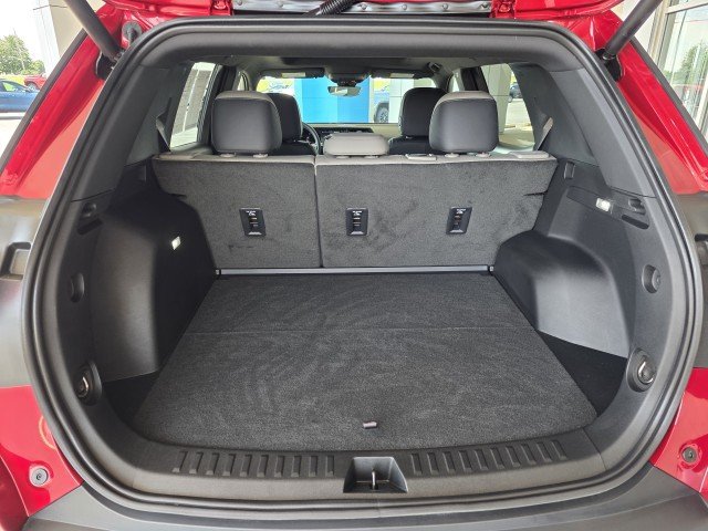 Used 2025 GMC Terrain Elevation w/ Elevation Premium Package FWD image 13