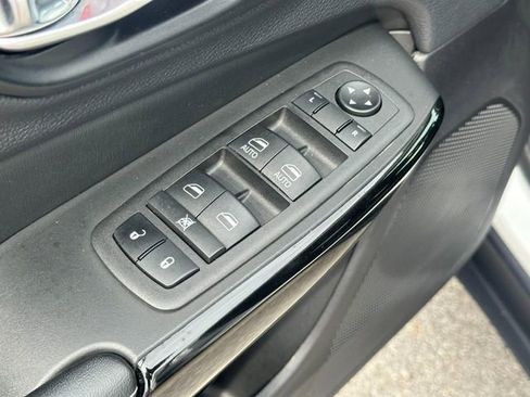 Used 2023 Jeep Cherokee Altitude Lux image 16