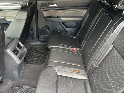 Used 2023 Volkswagen Atlas Cross Sport SE FWD image 12