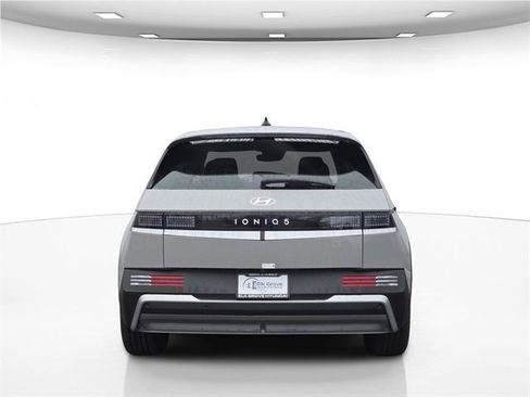 New 2026 Hyundai Ioniq 5 SE image 8