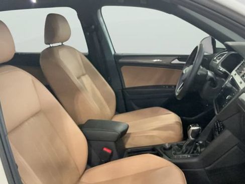 Certified 2024 Volkswagen Tiguan SE w/ Panoramic Sunroof Package AWD/4WD image 12
