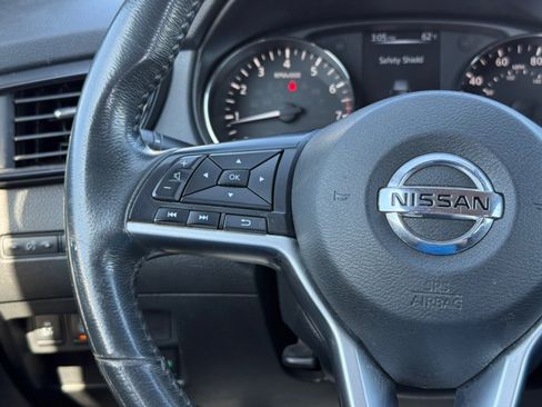 Used 2017 Nissan Rogue SV image 18