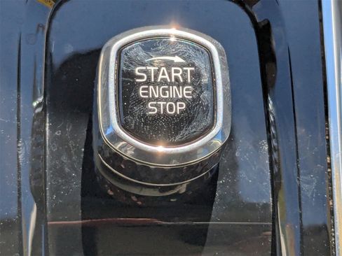 Used 2023 Volvo XC90 B5 Plus image 30