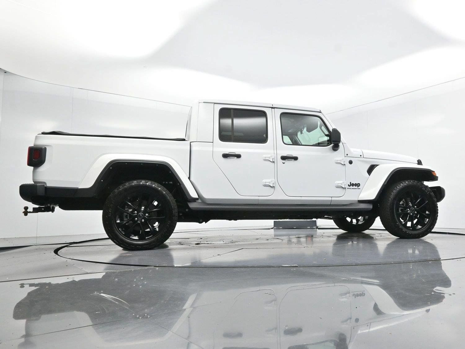 Used 2025 Jeep Gladiator Sport AWD/4WD image 48