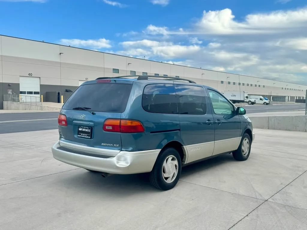 Used 2000 Toyota Sienna XLE w/ XLE Luxury Pkg FWD image 5