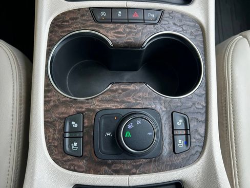 Used 2021 GMC Acadia Denali w/ Denali Technology Package FWD image 21
