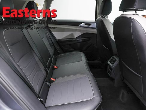 Used 2025 Volkswagen Taos SE AWD/4WD image 22