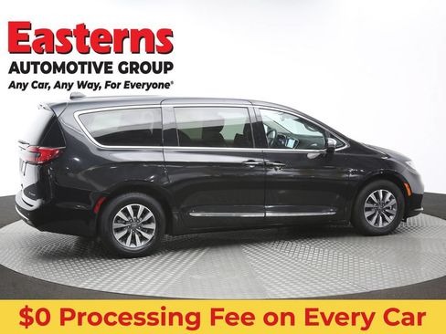 Used 2023 Chrysler Pacifica Limited FWD image 47