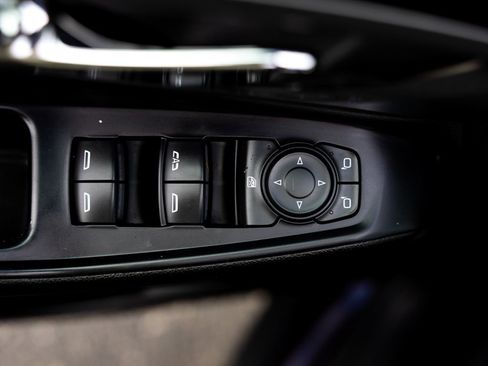 Used 2021 Chevrolet Traverse LT image 27