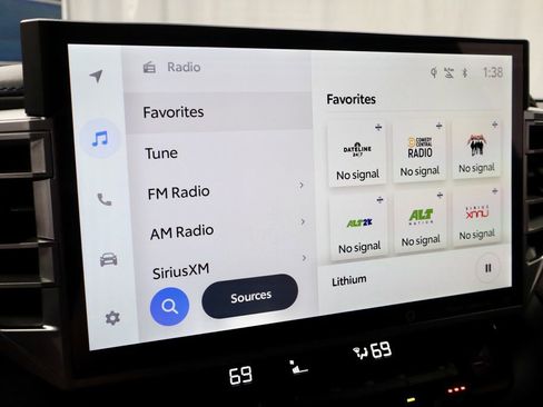 Used 2024 Toyota Tundra Platinum AWD/4WD image 3