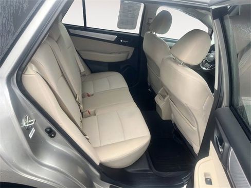 Used 2019 Subaru Outback 2.5i Premium image 13