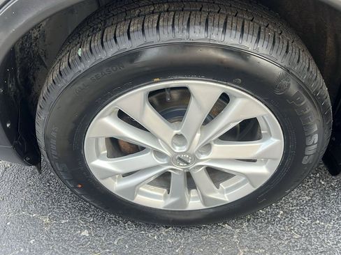 Used 2016 Nissan Rogue SV FWD image 21