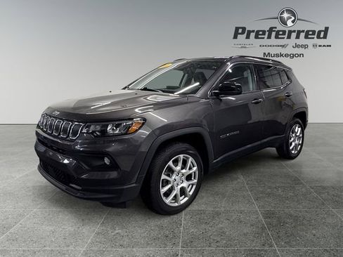 Used 2022 Jeep Compass Latitude image 10
