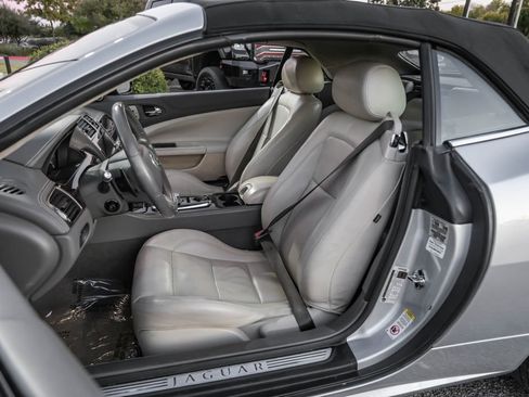 Used 2010 Jaguar XK Convertible image 33