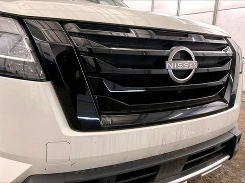 Used 2023 Nissan Pathfinder SL w/ Black Appearance Package AWD/4WD image 30