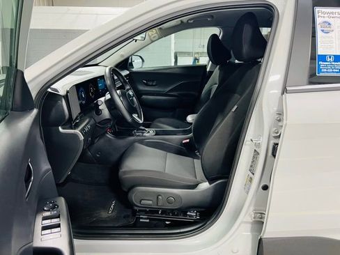 Used 2025 Hyundai Kona SEL image 19