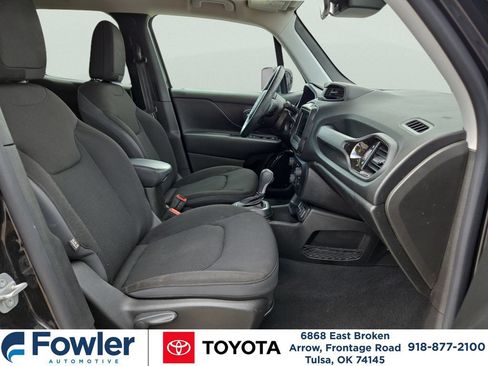 Used 2020 Jeep Renegade Altitude FWD image 15