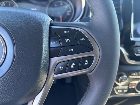 Used 2022 Jeep Cherokee Limited image 21