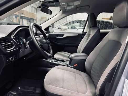 Used 2022 Ford Escape SE w/ SE Sport Appearance Package image 17