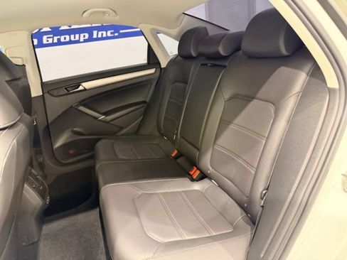 Used 2021 Volkswagen Passat 2.0T SE FWD image 18