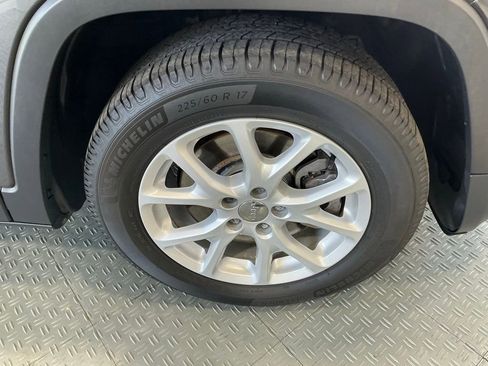 Used 2016 Jeep Cherokee Latitude w/ Comfort/Convenience Group FWD image 56