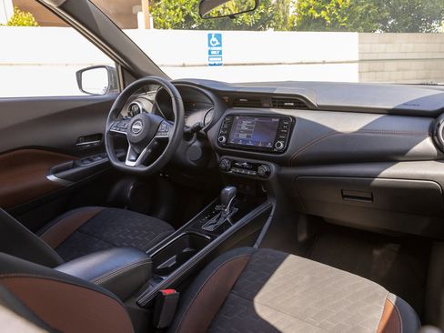 Used 2024 Nissan Kicks SR FWD image 26
