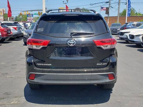 Used 2017 Toyota Highlander XLE AWD/4WD image 6