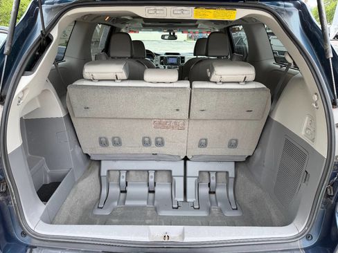 Used 2012 Toyota Sienna Limited w/ Premium Pkg FWD image 14